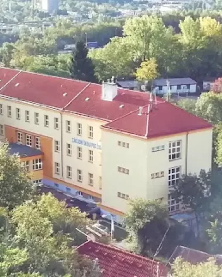 Základní škola Pod Žvahovem
