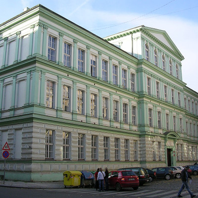 Karlínská obchodní akademie a VOŠE
